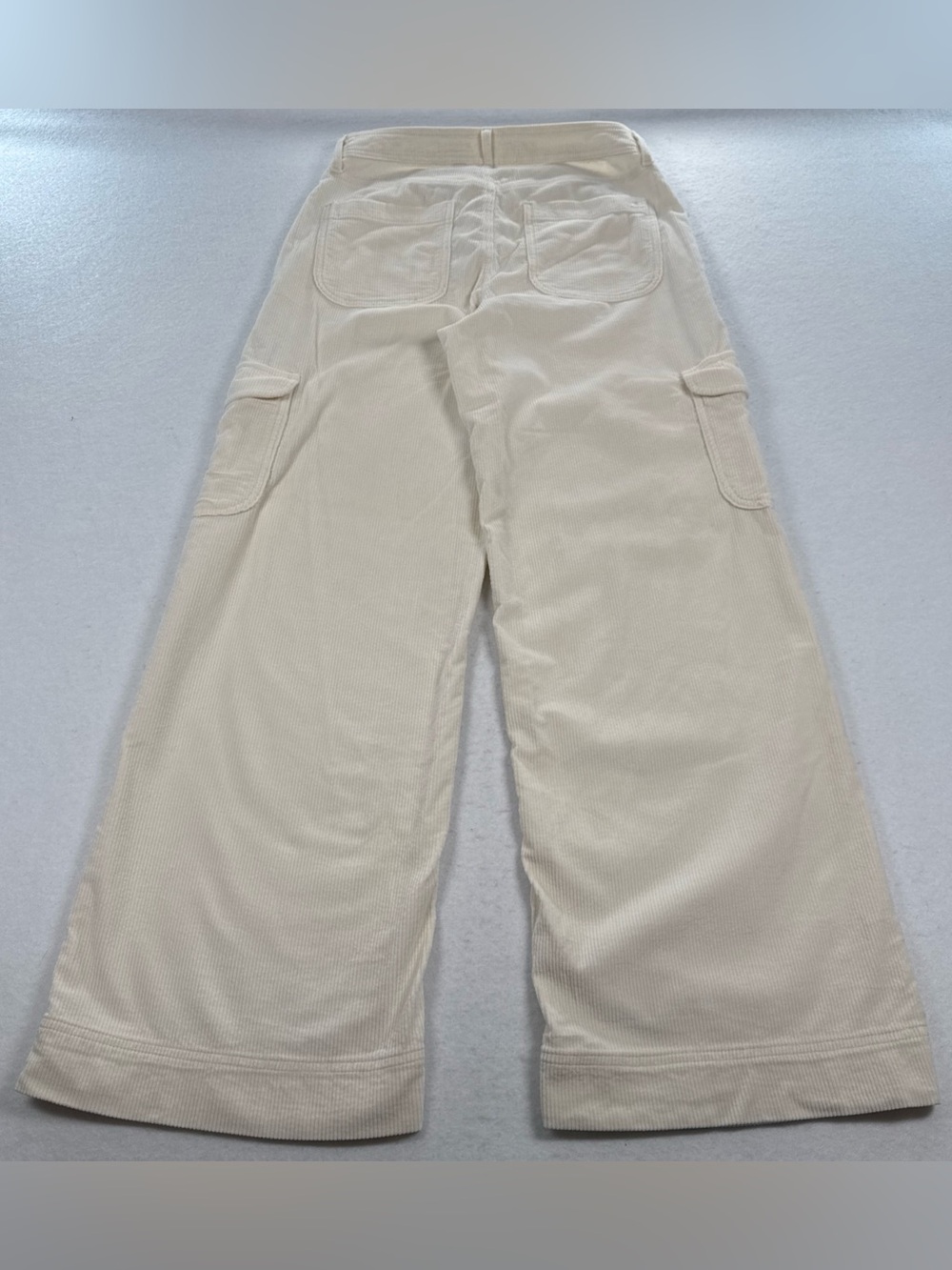 American Eagle Outfitters Women’s 8 Ivory Corduroy Cargo Pants Stretch Pockets - Picture 2 of 9